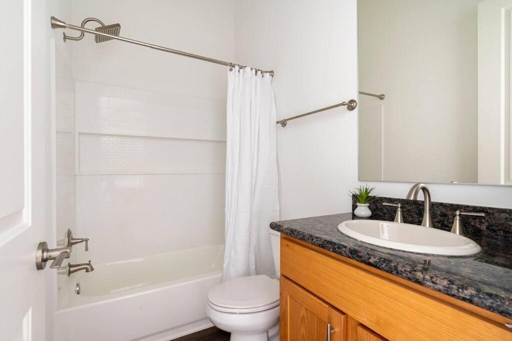 Chic Urban Living Minutes From I-45 And I-610 #A Villa Houston Ngoại thất bức ảnh